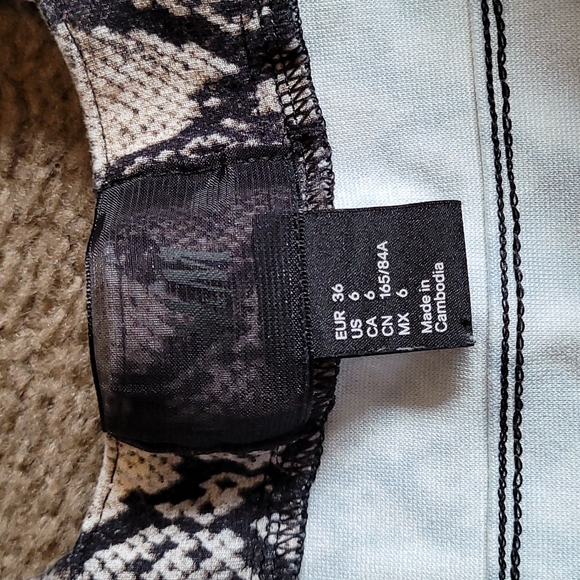 Form fitting dress - Picture 6 of 7